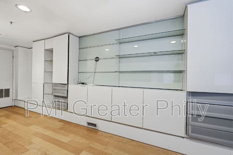 Philadelphia Condo: 182 Gay St