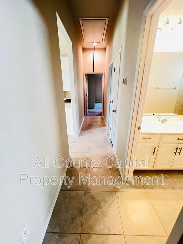 Georgetown House: 201 Oakstone Dr