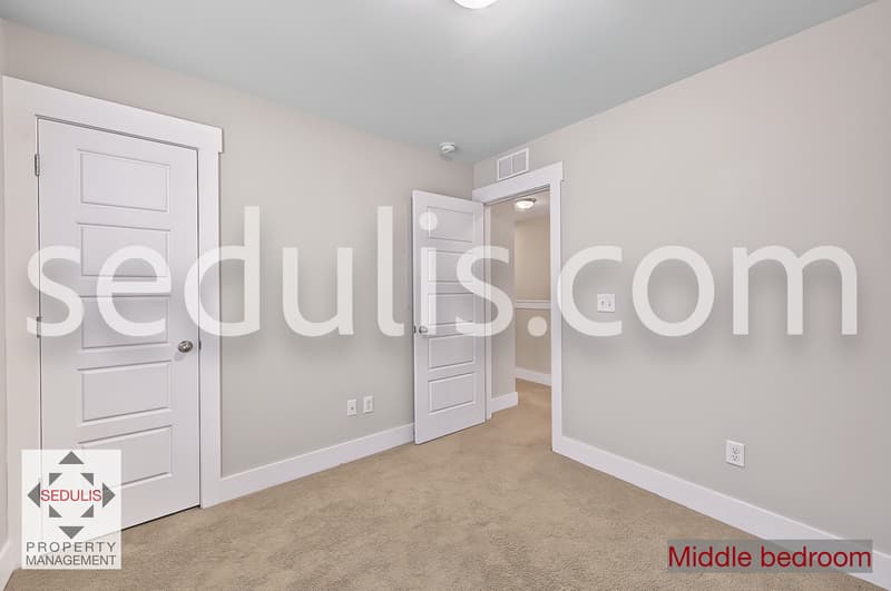 North Charleston House: 3923 Four Poles Park Drive