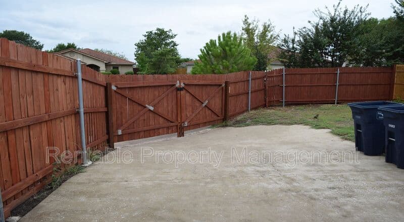 Fort Worth House: 2124 Rolling Creek Run
