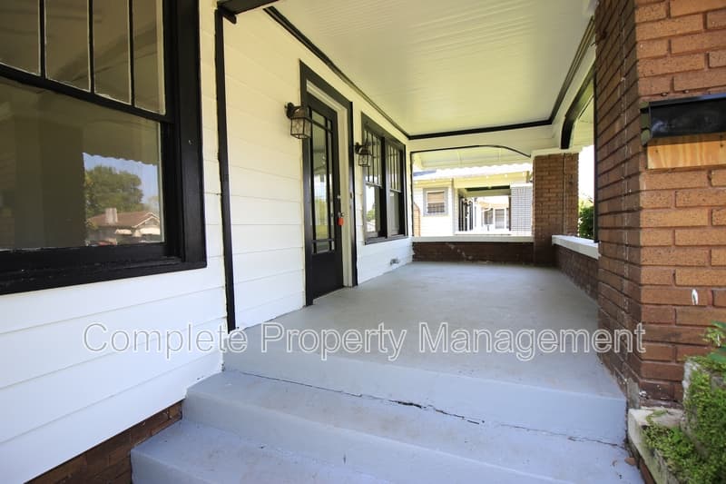 Birmingham House: 1629 Woodland Avenue Southwest