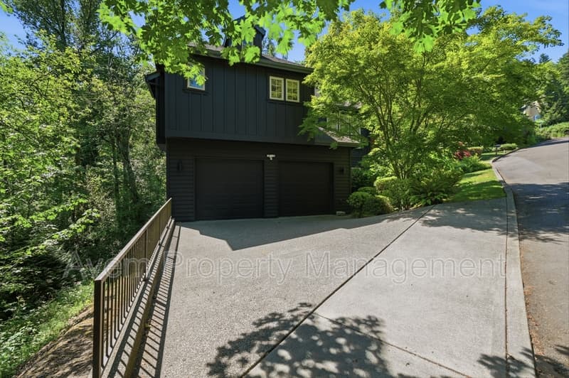 Portland House: 227 NW Seblar Drive