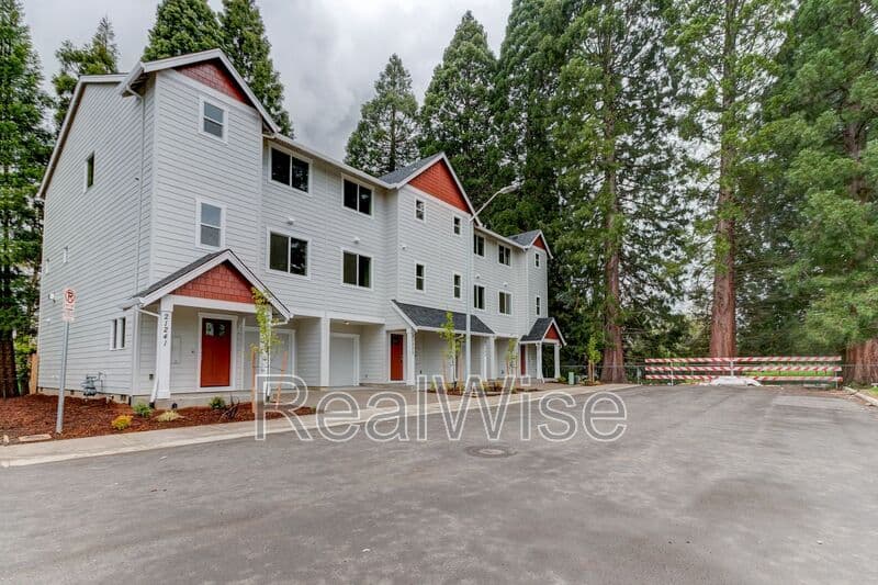 Aloha Townhome: 21303 SW Ortiz Ln