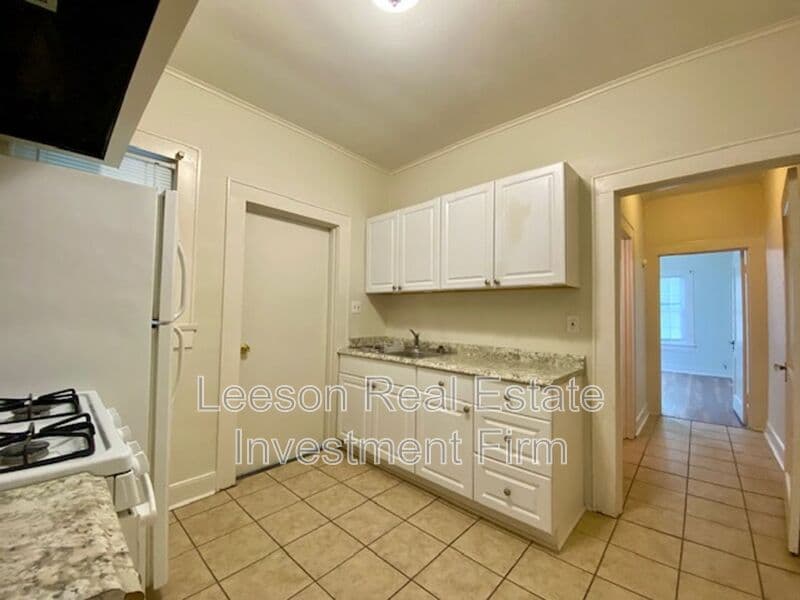 Shreveport House: 823 Linden St