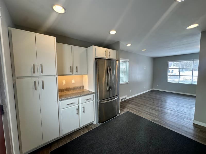 Cedar Rapids House: 2418 Wisconsin St SW