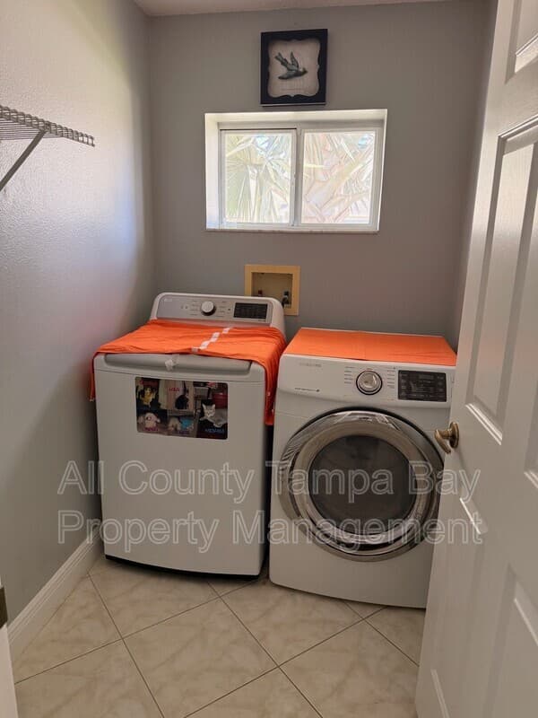 Riverview House: 11747 Lynmoor Dr