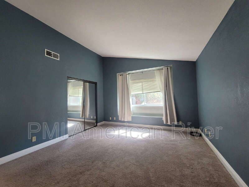 Sacramento House: 284 River Run Cir