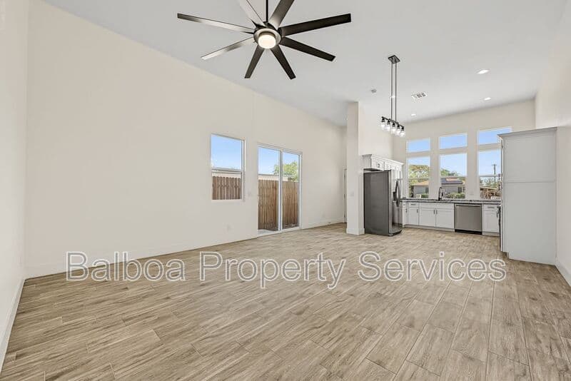 Buckeye Condo: 212 2nd Ave E