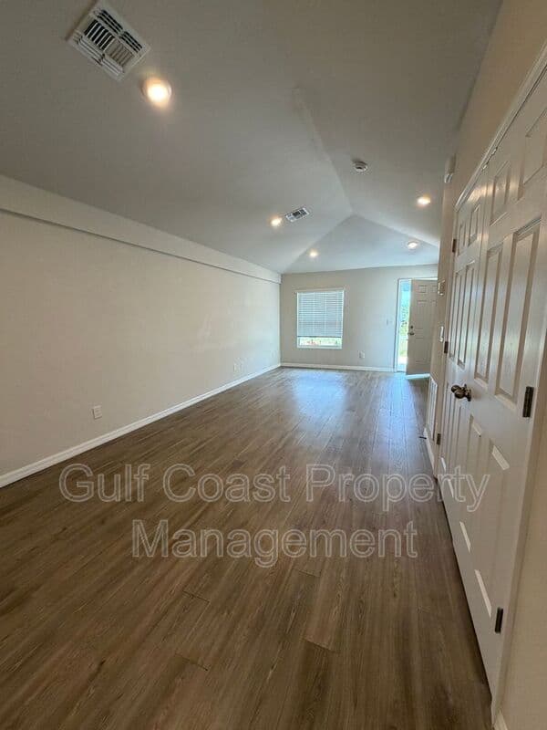 Englewood Condo: 10162 Tramore Ave