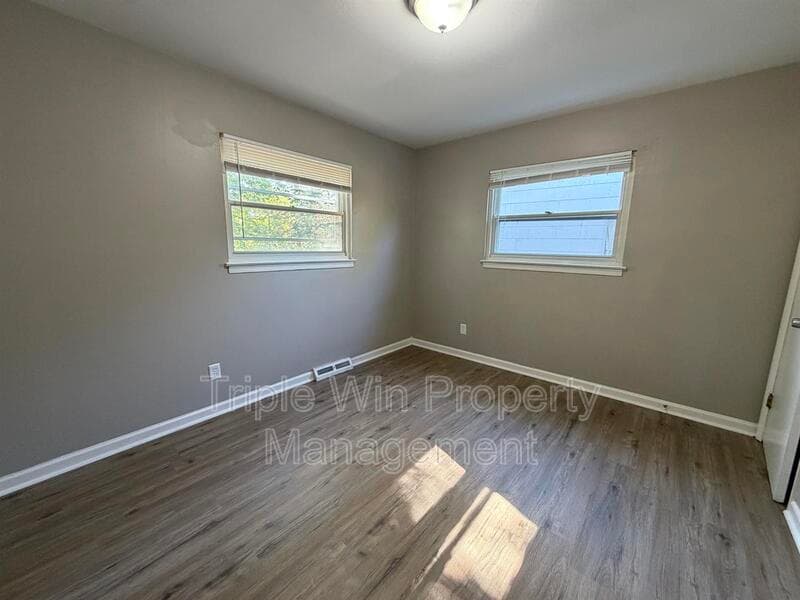Maryland Heights House: 11490 Essex Ave