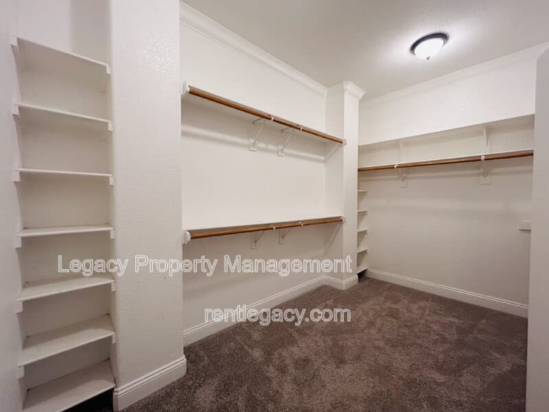 Fairfield House: 2136 Fieldcrest Ave