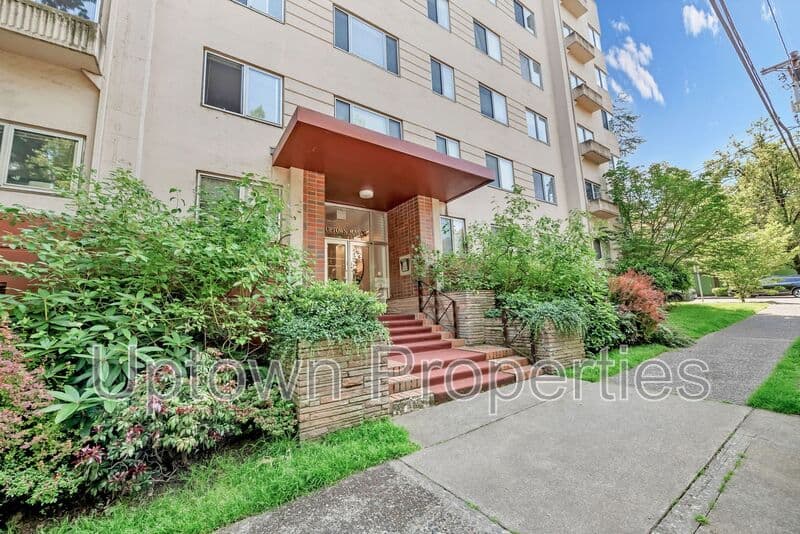 Portland House: 2174 NW Davis St