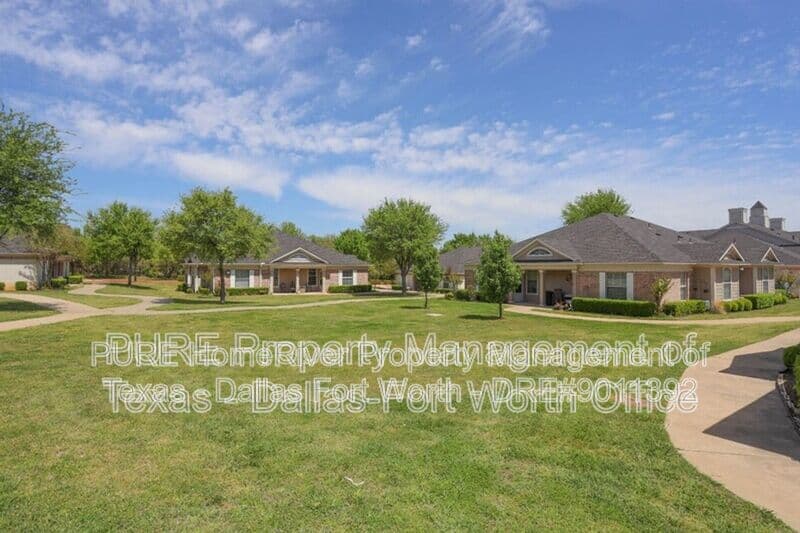Grapevine Apartment: 400 Glade Road
