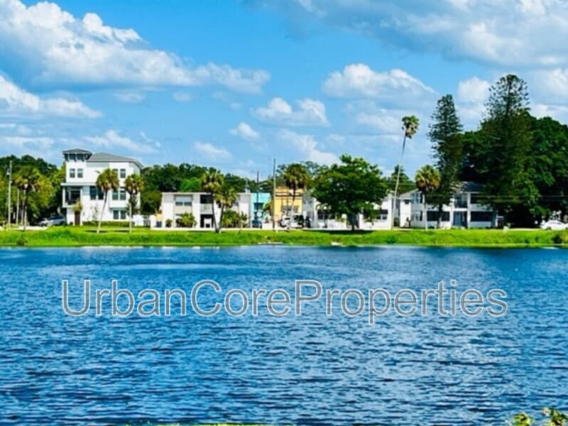 St. Petersburg Condo: 1527 5th St N