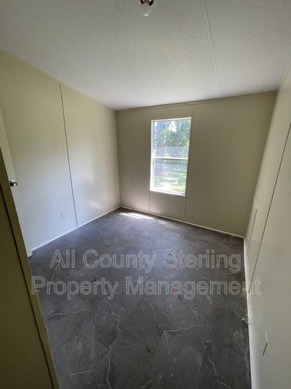 Lake City House: 186 NW Gerson Lane