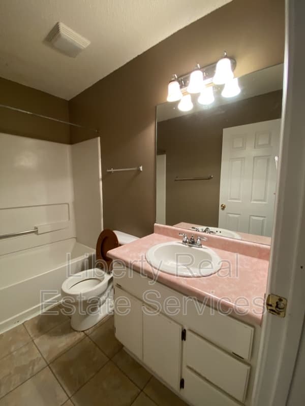 Hinesville House: 103 Magnolia Plantation Ct