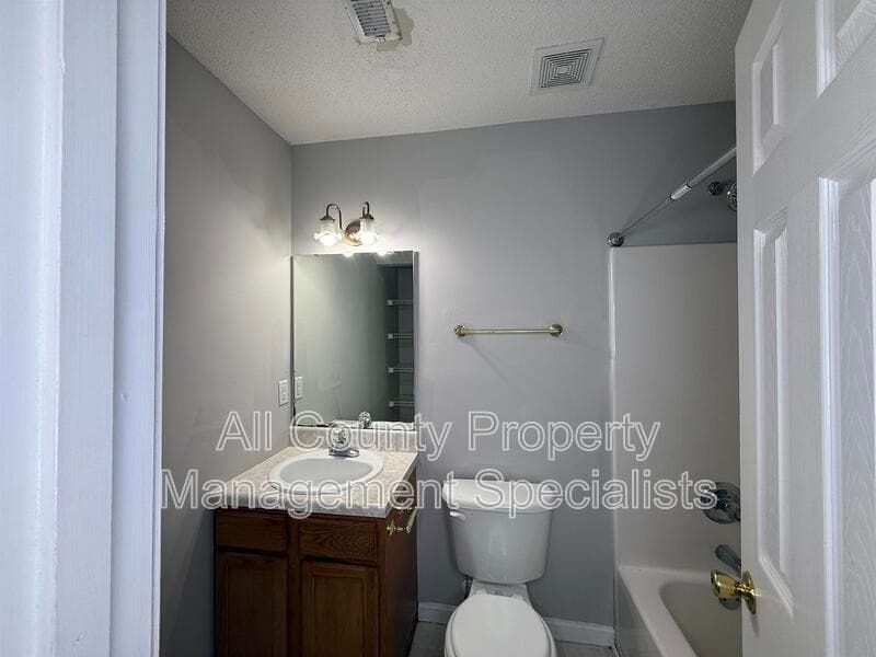 Columbia House: 5 Sterling Ridge Ct