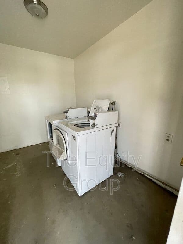 Visalia Condo: 1649 East Douglas Ave