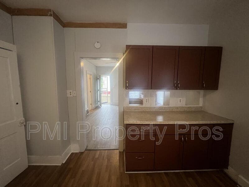 Milwaukee Condo: 2439A N Dr William Finlayson