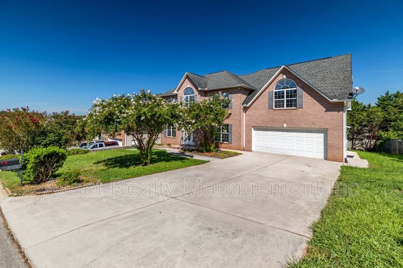 Knoxville House: 1217 Dreamview Lane