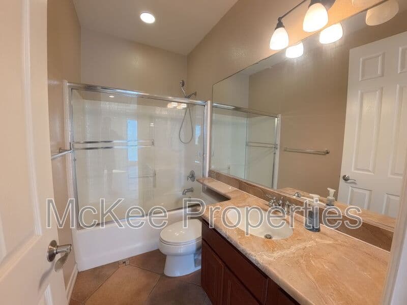 Imperial Beach House: 525 12th Street