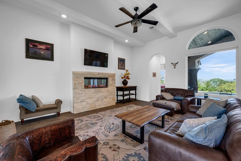 Horseshoe Bay House: 200 Mt Dew