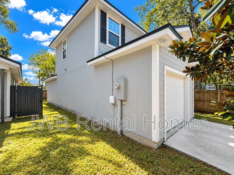 Jacksonville House: 8520 Cocoa Ave