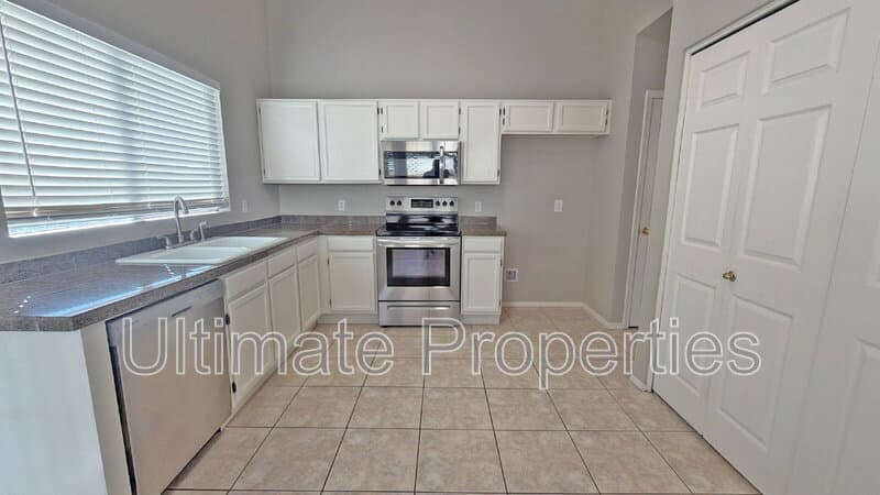 Glendale House: 3957 W Chama Dr