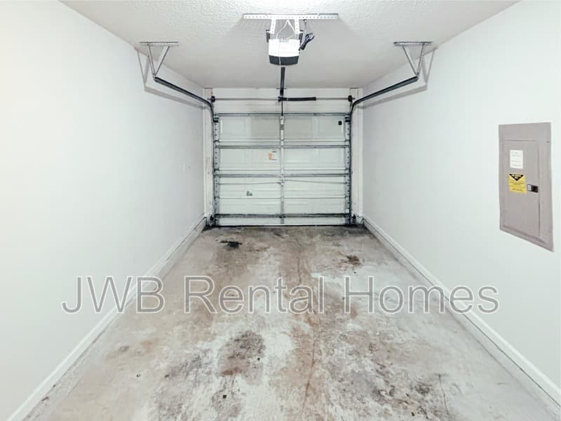 Jacksonville House: 8315 Oden Ave