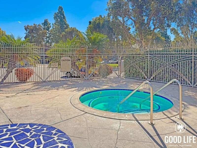 Oceanside Condo: 522 Calle Montecito