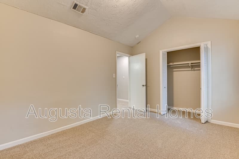 North Augusta Townhome: 140 Chalet North Court