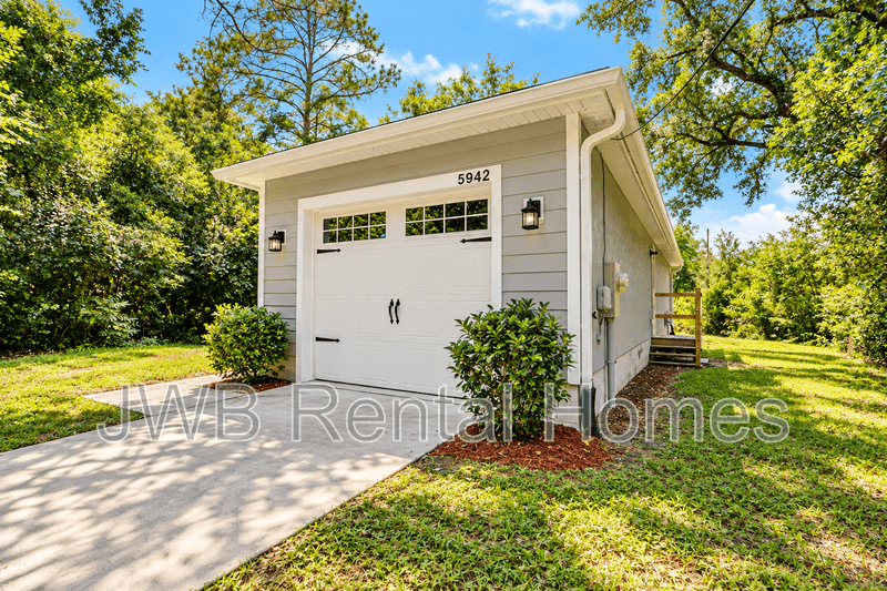 Jacksonville House: 5942 Dunmire Ave