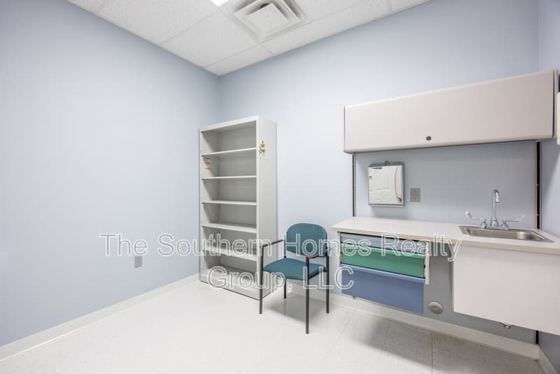 Etowah House: 305 Grady Road - 1