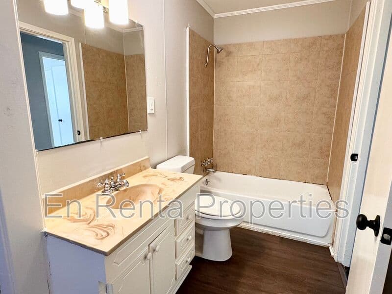 Arlington House: 1414 Lackland St