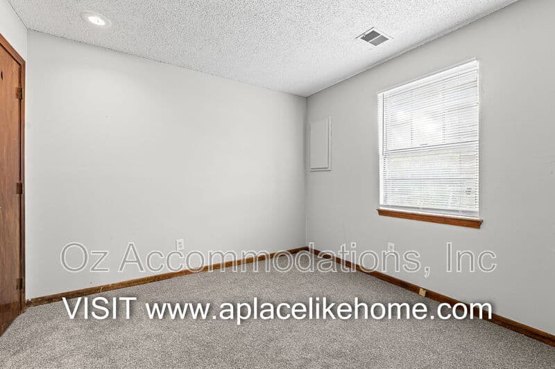 Olathe Condo: 1727 W Spruce St