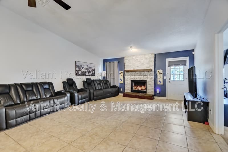 Jacksonville House: 5286 Julington Creek Road