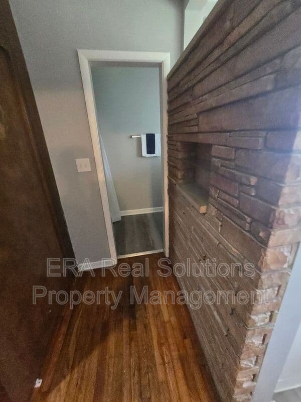 Columbus House: 1494 Selkirk Road