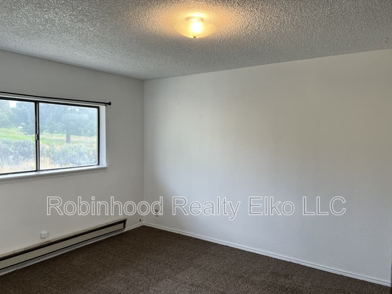 Spring Creek Condo: 395 Parkchester Drive #1