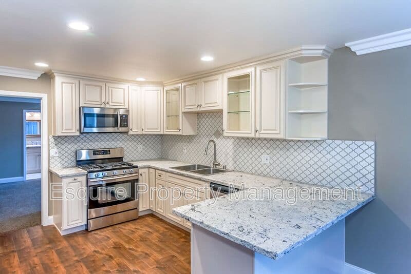 VENTURA Condo: 1218 N. OLIVE ST