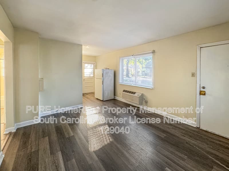Columbia House: 2413 Laurel St