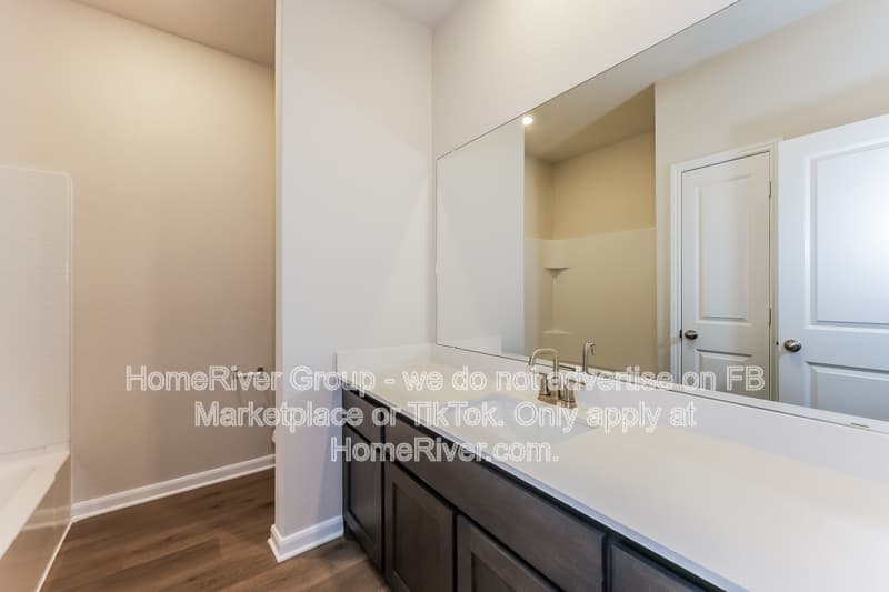 Dallas House: 6569 Crosswood Ln