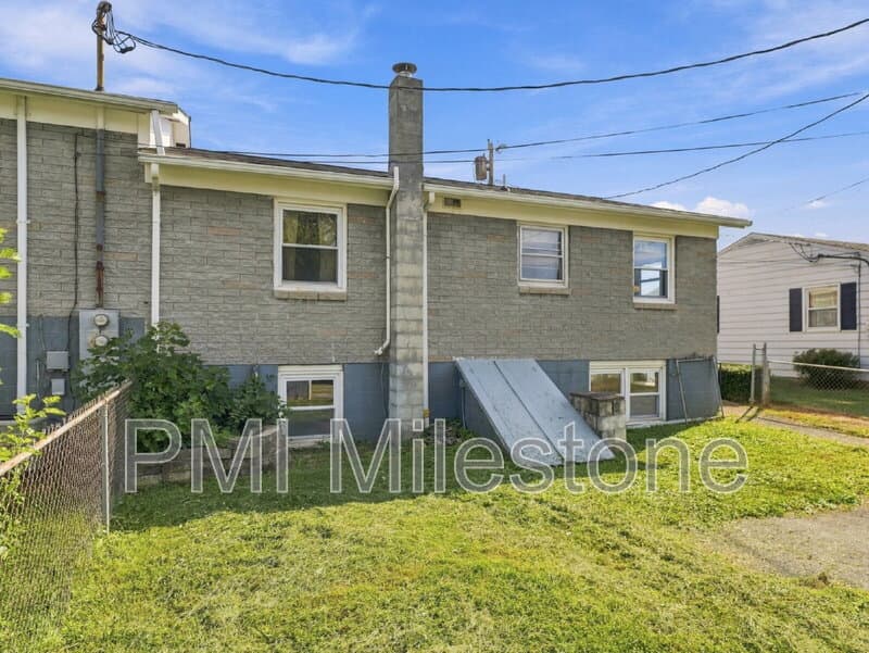 Boonsboro House: 103 Young Ave