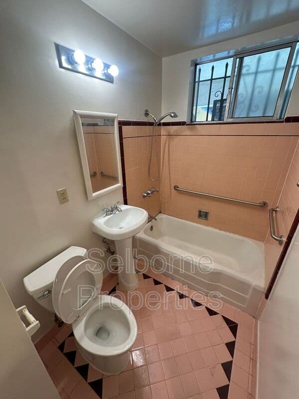 Oakland House: 1945 East 29th Street