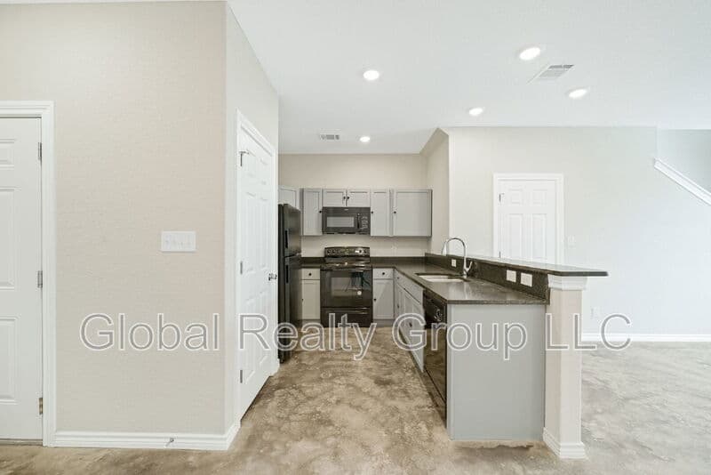 San Antonio Condo: 6914 Crestway Dr