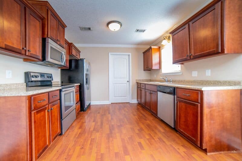 Hinesville House: 211 Augusta Way