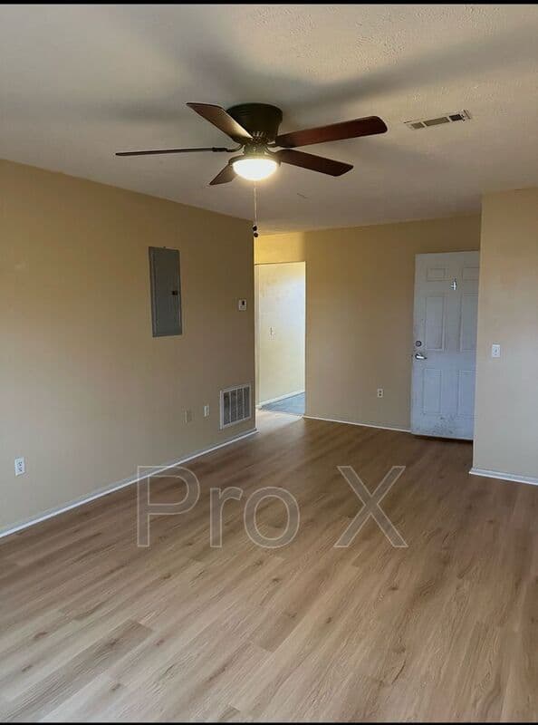 Washburn House: 111 Elm St #1-4