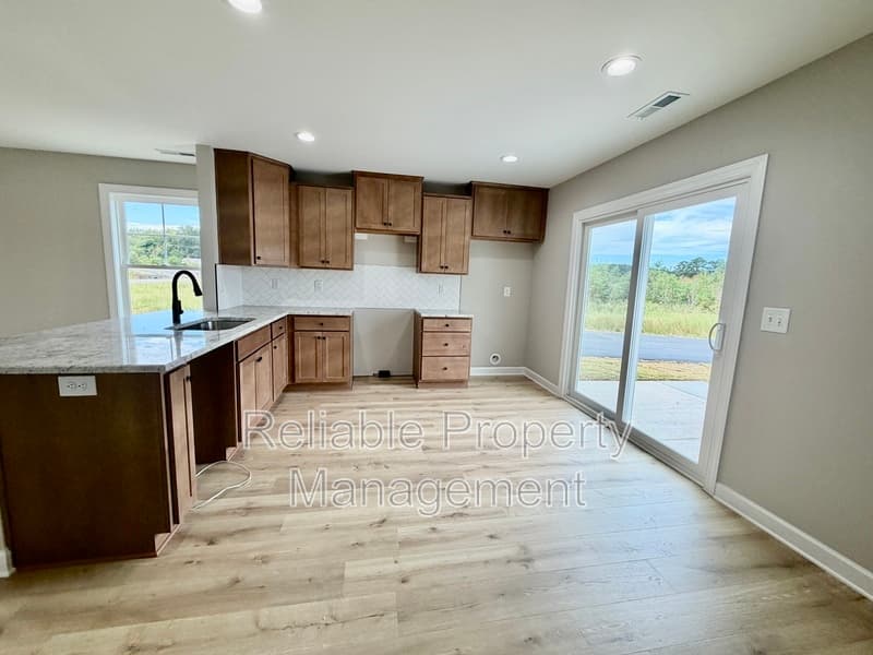 Pine Level Townhome: 428 W Main St
