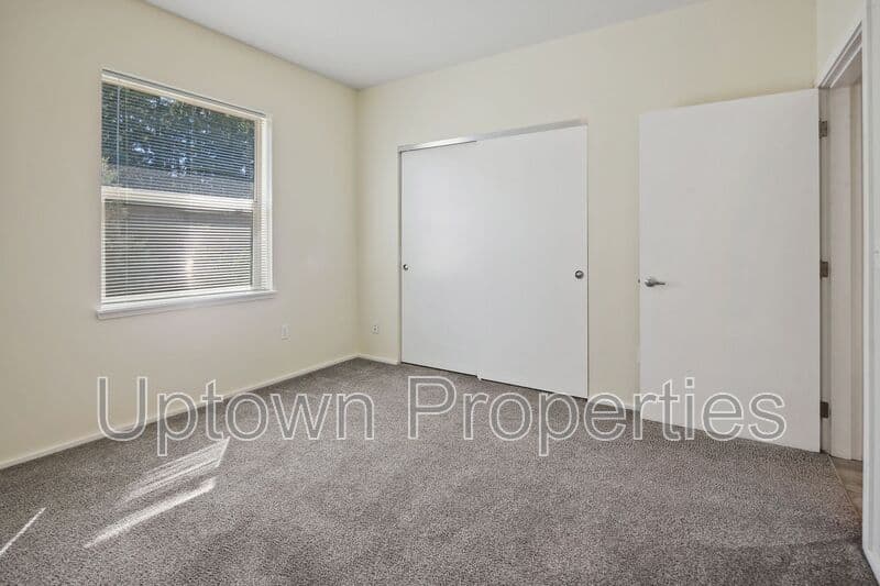 Fairview House: 2655 NE 205th Ave