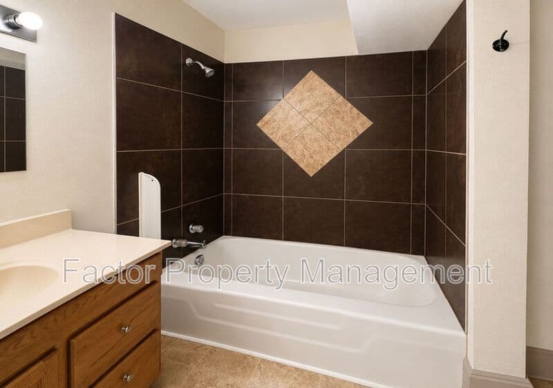 Mankato Condo: 103 Locust St.