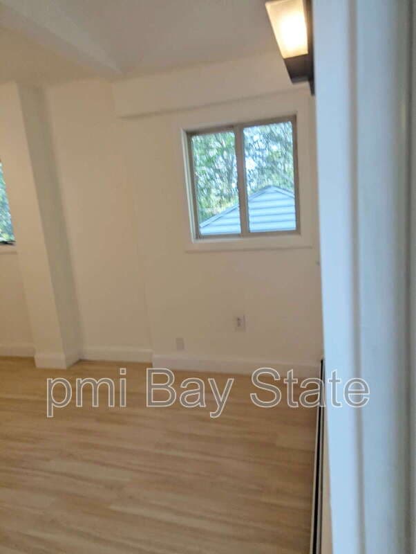 Hyde Park Condo: 3 Weston St